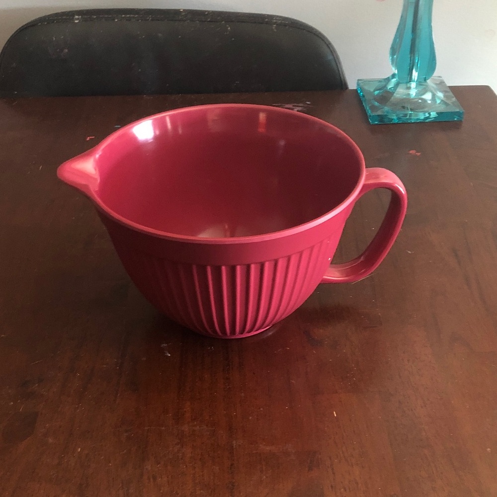 🏋️‍♂️ Pancake Mixing Bowl with Spout and Handle